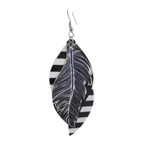 2 Layer Black and White Feather Faux Leather Dangle Chic Lightweight Earring 2g6 - Picture 3 of 6